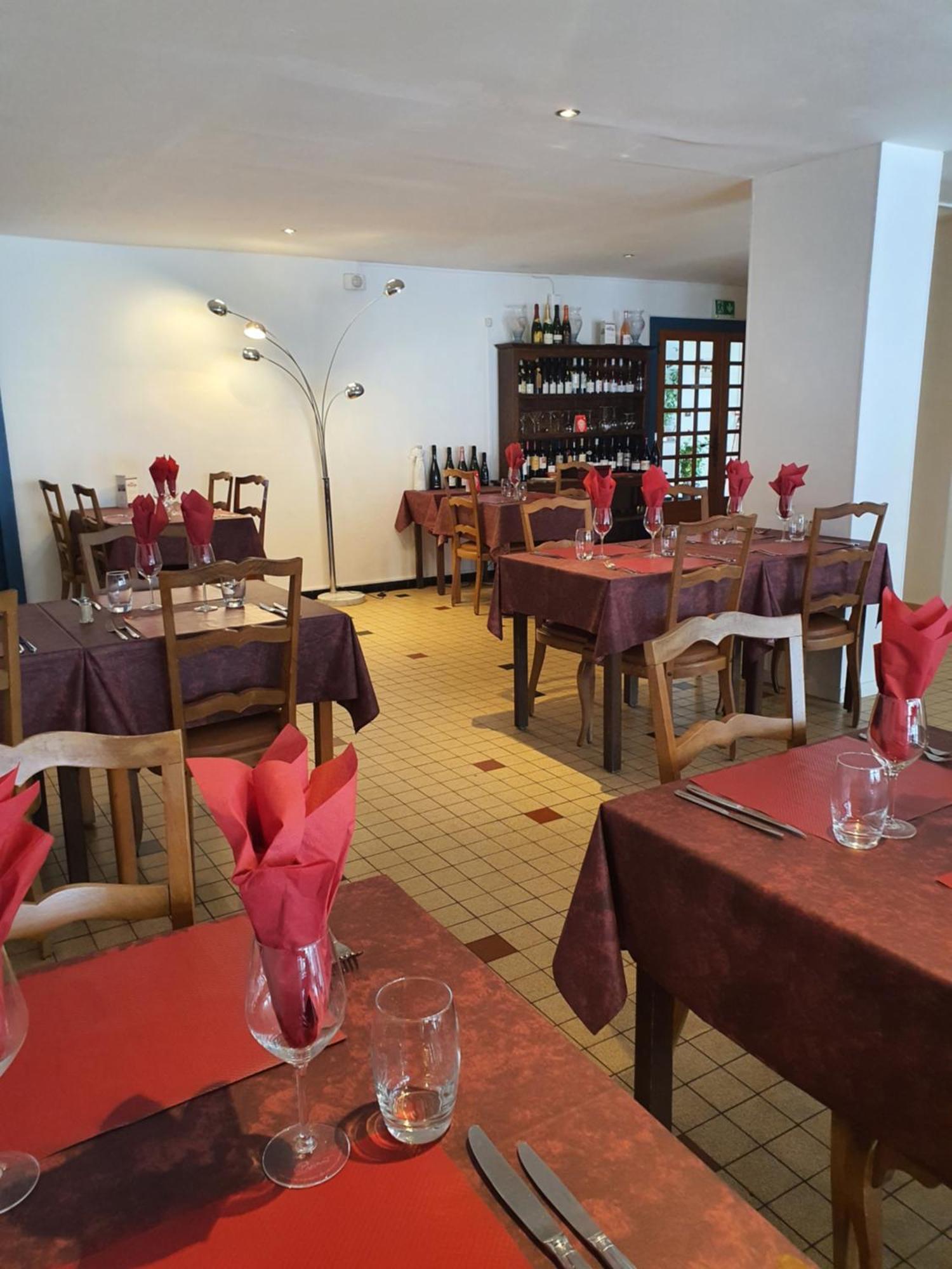 Hotel De La Promenade Bains-les-Bains Buitenkant foto