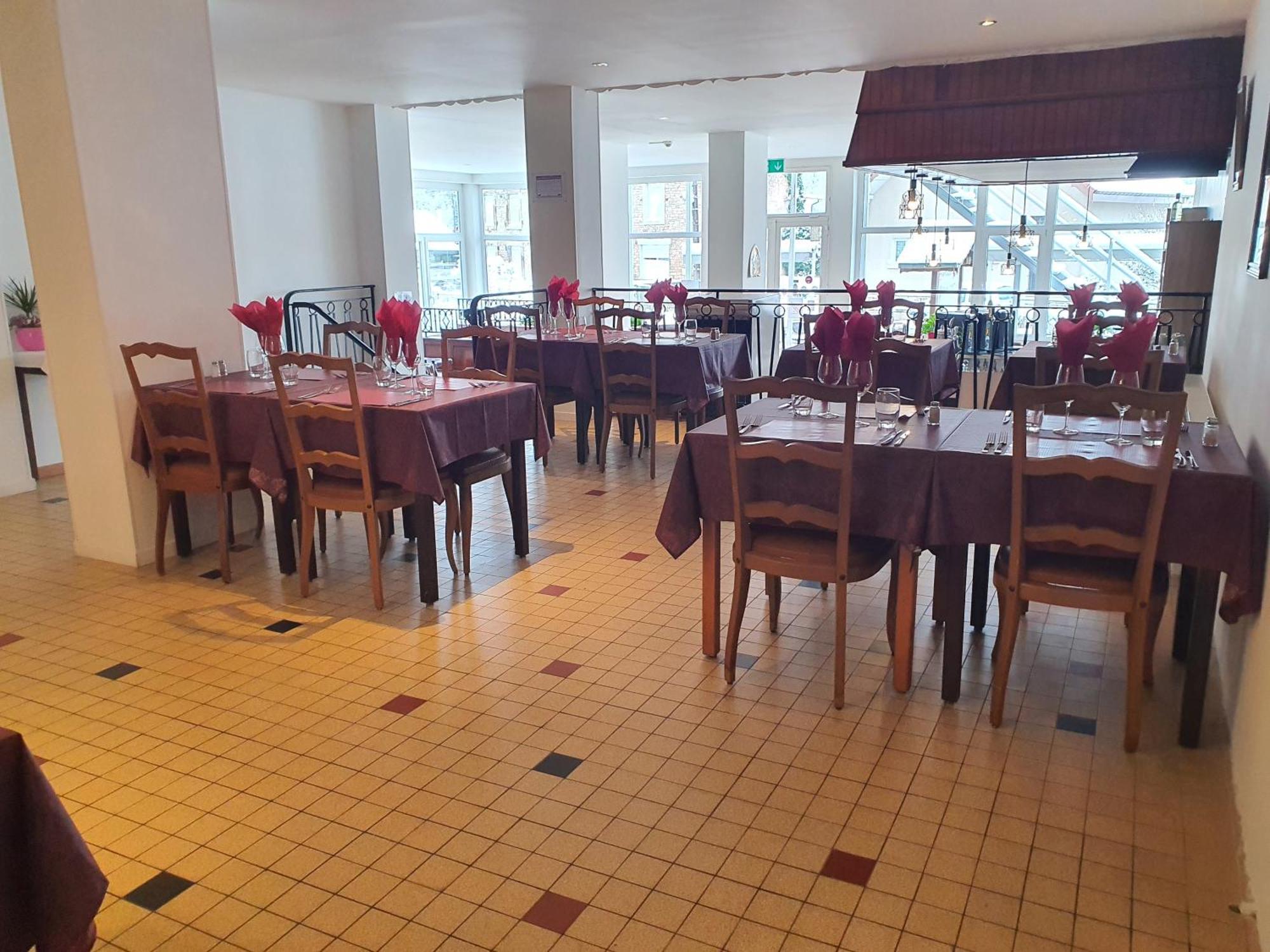 Hotel De La Promenade Bains-les-Bains Buitenkant foto